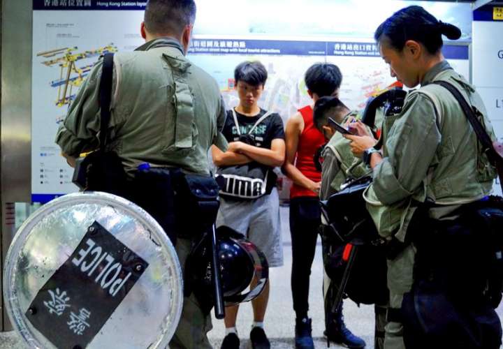 Hong Kong frustró manifestaciones en su aeropuerto más concurrido