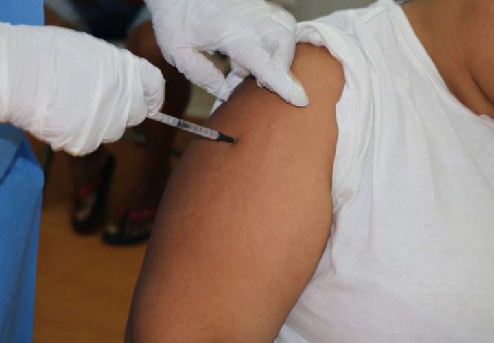 Asociaciones médicas apoya vacunación contra Covid-19