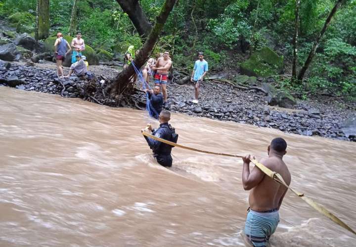 ¡A salvos! Rescatan bañistas en río y un norteamericano en jungla