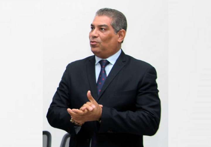 Ministro de Salud, Luis Francisco Sucre. 
