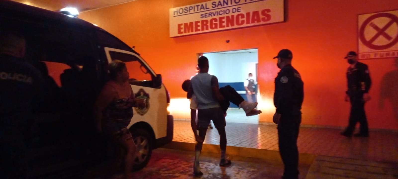El adolescente fue ingresado al cuarto de Urgencias por sus familiares. Foto/Video: Alexander Santamaría. 